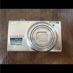 Nikon s6100 digital camera